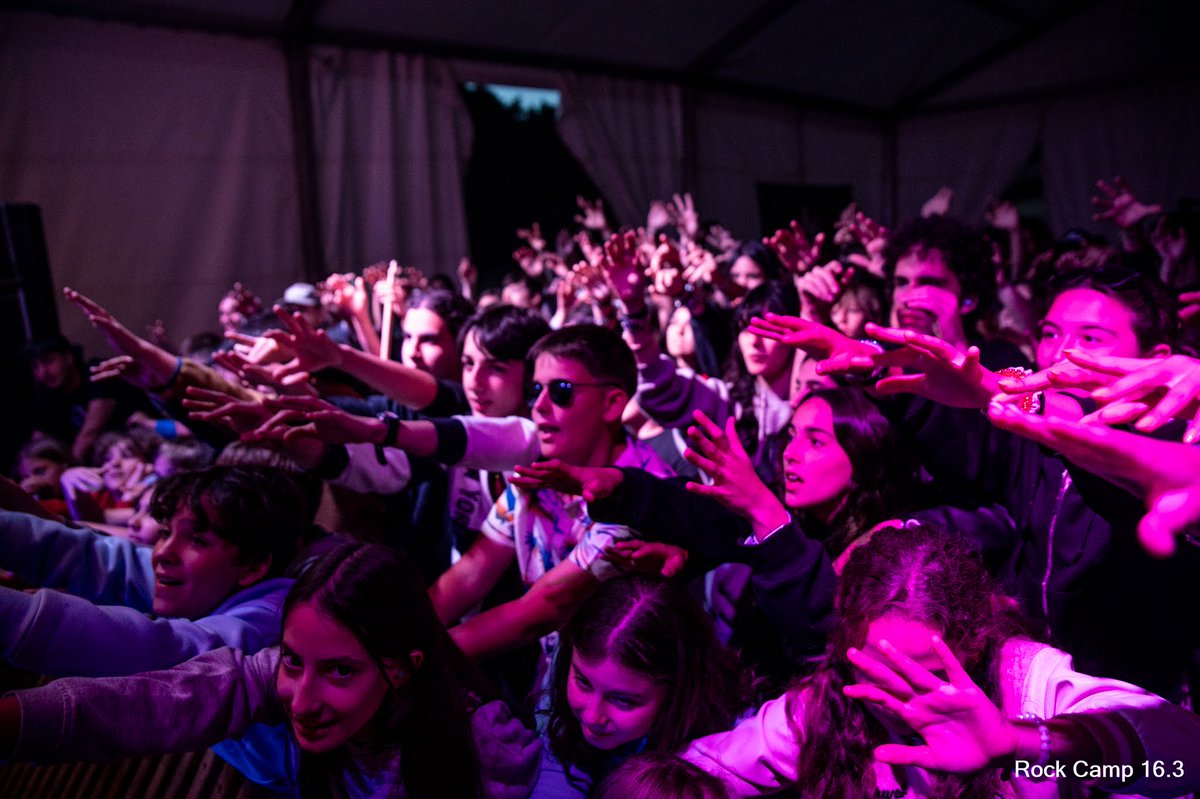 RockCampES's tweet photo. Os dejamos con algunas fotillos de la #MiddleJam de #rockcamp163. ¡Esta noche tendremos la #FinalJam! ¡Qué ganas de escuchar a todos los acampados!
#rock #campamento #vernao #concierto #musica #campamentojuvenil https://t.co/7zy07gF7SM