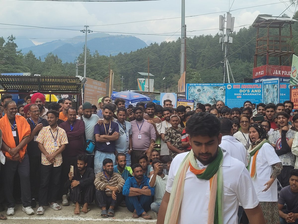 mission_sbm's tweet photo. Exciting day at Nunwan Basecamp! A Nukkad Natak show was performed to spread vital awareness about safe sanitation practices during Shri Amarnath Ji Yatra. Let's stay informed &amp; maintain hygiene for a safe pilgrimage journey. #ShriAmarnathJiYatra #Awareness @listenshahid https://t.co/CwHlQ0yTfh