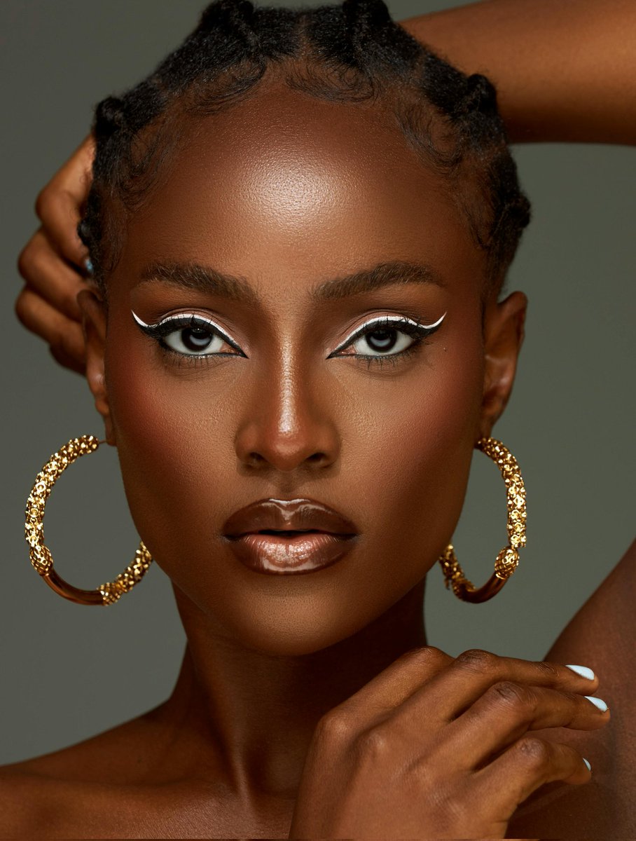 MarshallMakhubo's tweet photo. Am I beautiful or beautiful? 🌹🌷🌼

I'm the forbidden fruit in the garden of What Happened to Zinhle 

https://t.co/Geyg5gUCPQ

#MarshallMakhuboNovels 

#capitec Global IT Mamkhize Jub Jub Bonang Gayton #RIPBraStan Discovery Bank Standard Bank Dr Ndlozi https://t.co/uHLcyskm29