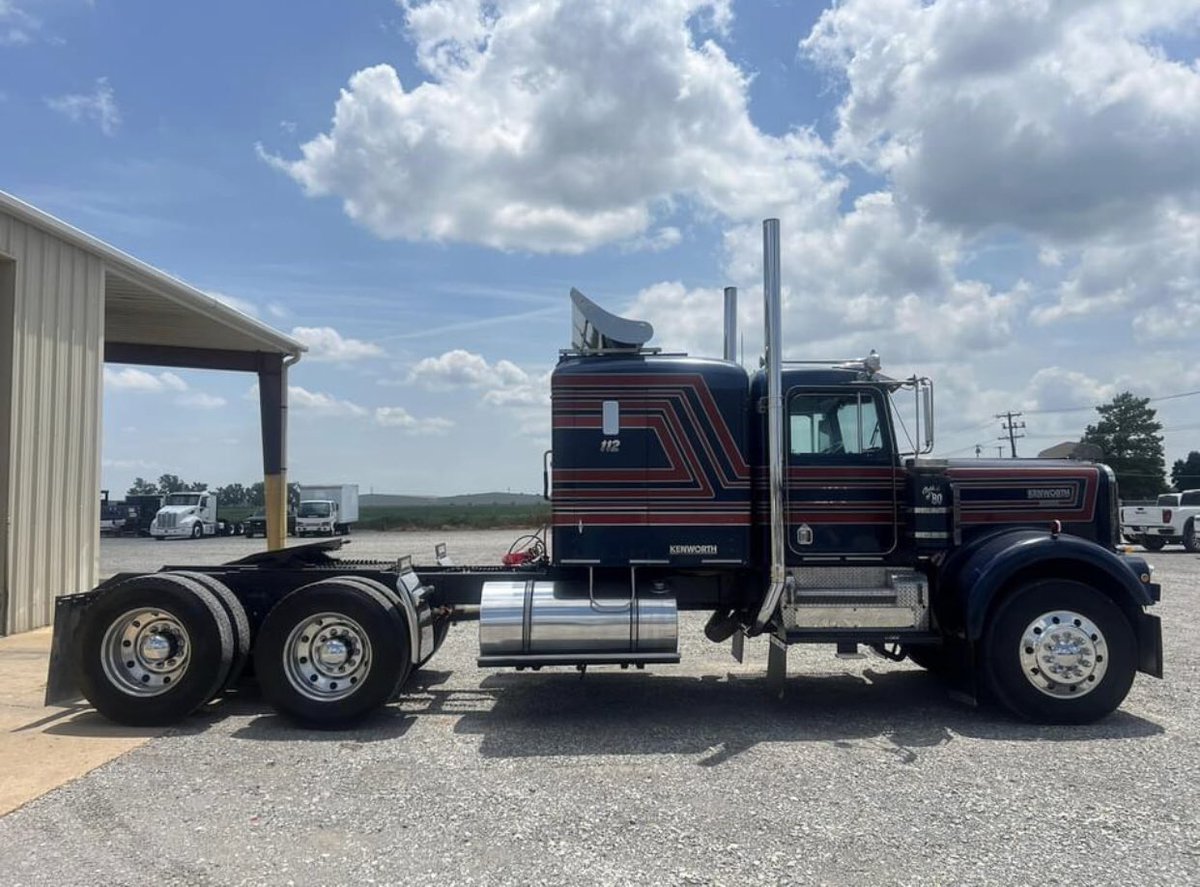 Justdropnumba's tweet photo. Good morning y’all 👋
ONE OF A KIND kenworth 
NTC400 CUMMINS BIG CAM II 400 HP @ 2100.11r24.5 RUBBER AT 60% ON 8 BAG AIR RIDE.RUNS STRONG AND DRIVES LIKE IT DID WHEN NEW.BEEN IN A CLIMATE CONTROLLED ENVIRONMENT FOR ALMOST 30 YEARS.I HAVE A 66 PAGE SPEC SHEET ON THIS TRUCK ALSO! https://t.co/9HsmktiYMC