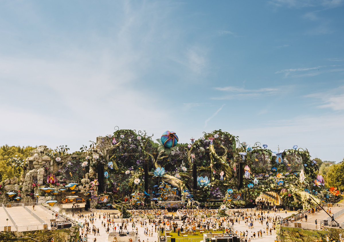 Tomorrowland tweet media
