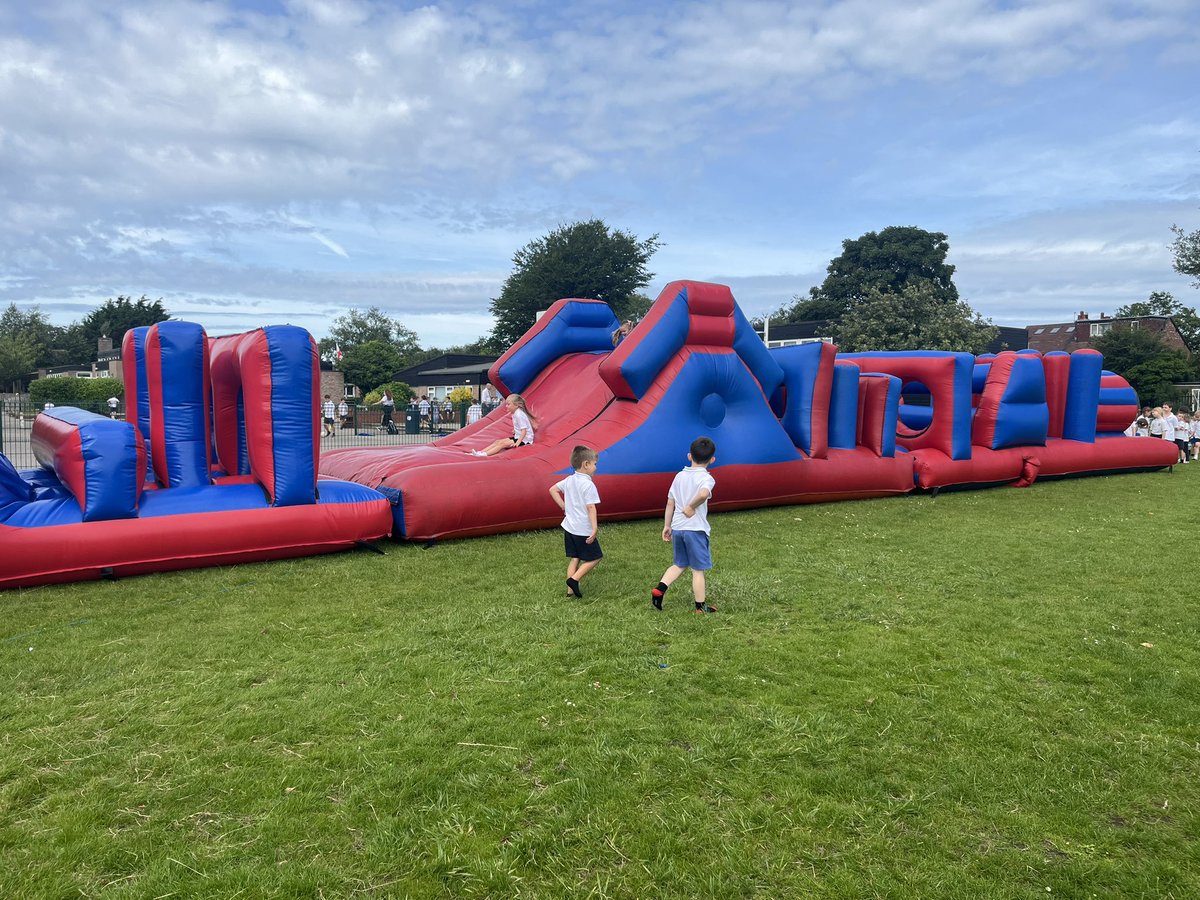 MrsFarrellOLOC's tweet photo. Last day fun on the bouncy castle! 🤩 https://t.co/5GjpNUwlif