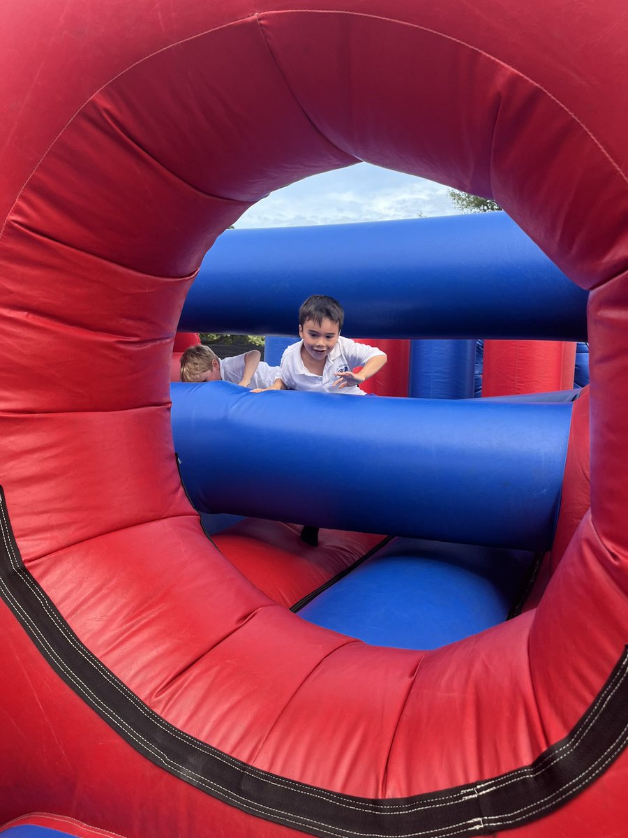 MrsFarrellOLOC's tweet photo. Last day fun on the bouncy castle! 🤩 https://t.co/5GjpNUwlif