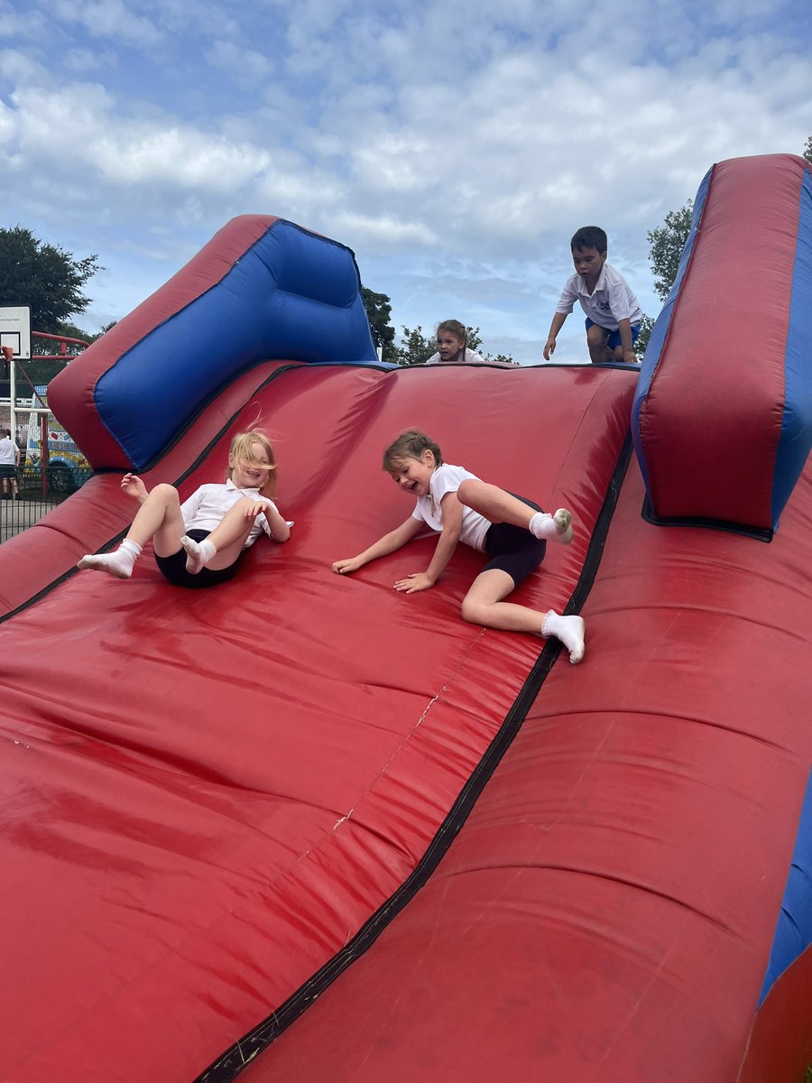 MrsFarrellOLOC's tweet photo. Last day fun on the bouncy castle! 🤩 https://t.co/5GjpNUwlif