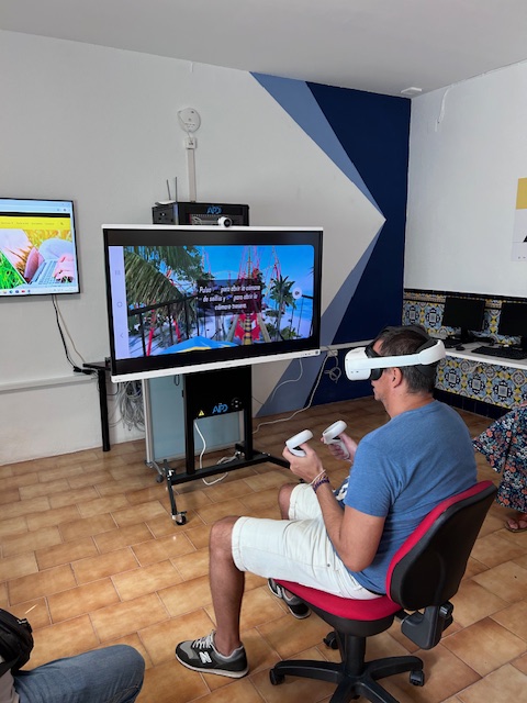 PuntoVuelaLaPaz's tweet photo. Hoy nos ha visitado #Faem Cádiz y hemos disfrutado de una experiencia muy virtual aprendiendo con las gafas de #RV #VeranoDigital https://t.co/PZEoe5RPPV