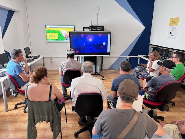PuntoVuelaLaPaz's tweet photo. Hoy nos ha visitado #Faem Cádiz y hemos disfrutado de una experiencia muy virtual aprendiendo con las gafas de #RV #VeranoDigital https://t.co/PZEoe5RPPV