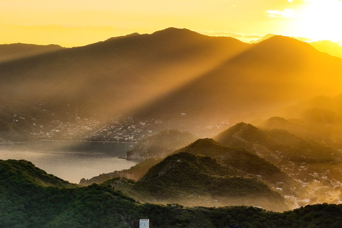 guillerodph's tweet photo. Luces 🔛 sobre Taganga https://t.co/fGvhEMEE1o