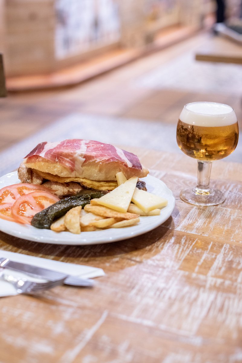 Mesonserranito's tweet photo. ¡Serranito especial + cerveza! 🍻

Si te apetece dale like y por supuesto pásate por cualquiera de nuestros locales 🍴 https://t.co/14eK1SAT2z