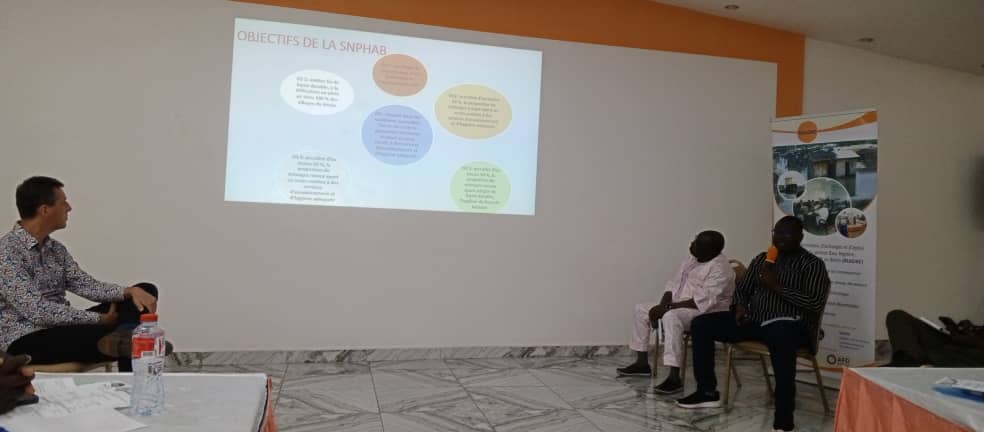 le REAGIRE, co animé par <a href="/PneBenin/">PNE Bénin</a> et <a href="/pSEau/">pS-Eau</a> a organisé une réunion institutionnelle le 18 Juillet 2024 sur l'Assainissement de base qui a permis de mettre en lumière  l'état  actuel de la mise en œuvre de la SNPHAB et les Défis à relever et  les retours d’expériences de projets