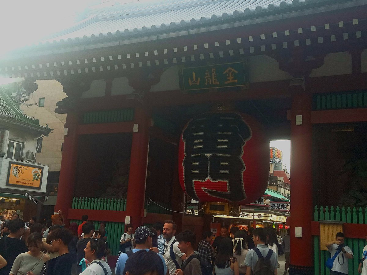 mikeinjapan's tweet photo. Went round to Asakusa to check out the Sensou-ji market and temple, still as busy as ever, and even saw some 19th century style rickshaw drivers still doing their trade on the street https://t.co/wqmjt0tJUk