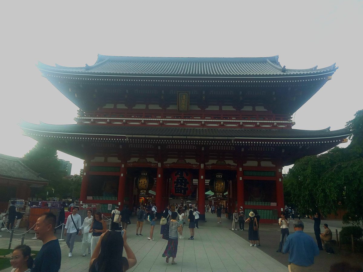 mikeinjapan's tweet photo. Went round to Asakusa to check out the Sensou-ji market and temple, still as busy as ever, and even saw some 19th century style rickshaw drivers still doing their trade on the street https://t.co/wqmjt0tJUk