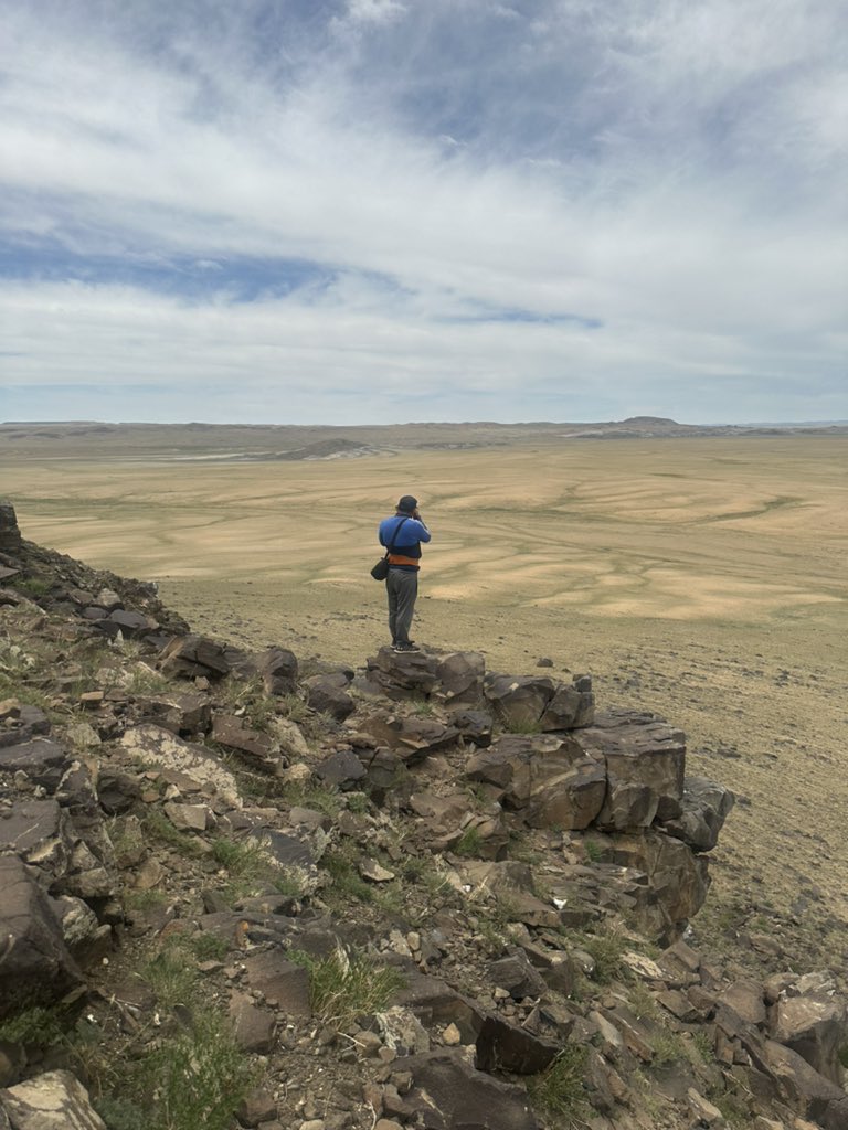 MAPSS_Project's tweet image. MAPPS team in the field documenting #mongolianarchaeology at the volcanic site of Övörkhairkhan, Övörkhangai Aimag. This site is endangered by looting and erosional and seismotectonic activities.
#bronzeagecemetery
#khirigsuur
#rockart
#endangeredarchaeology
#digitalarchaeology