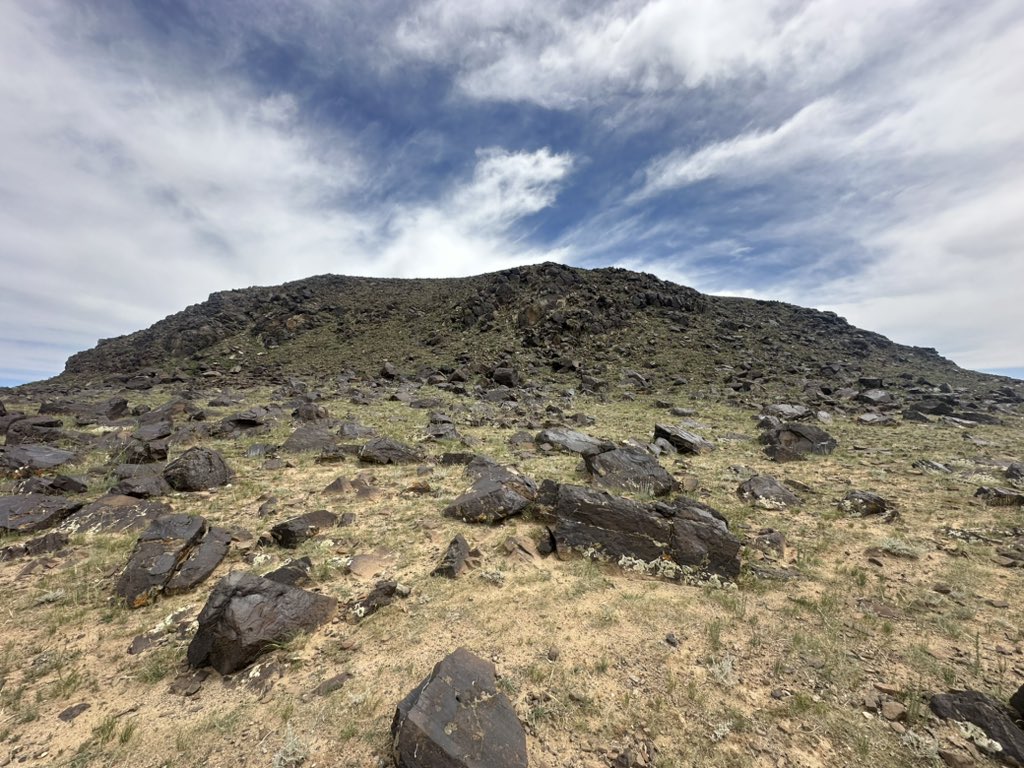 MAPSS_Project's tweet image. MAPPS team in the field documenting #mongolianarchaeology at the volcanic site of Övörkhairkhan, Övörkhangai Aimag. This site is endangered by looting and erosional and seismotectonic activities.
#bronzeagecemetery
#khirigsuur
#rockart
#endangeredarchaeology
#digitalarchaeology