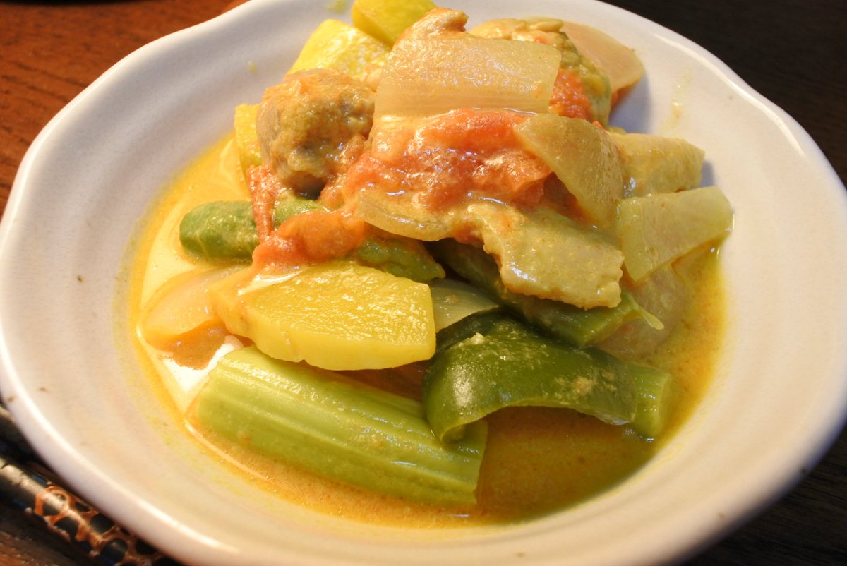 Shin_DSW's tweet photo. #金曜日は我が家もカレーの日
野菜がたくさん
#チキン の #スパイスカレー
真っ黄色〜
やっと、いつもの #カメラ で撮った #写真
#スマホ を替えてから写真の取り込みが出来ずに、半年近くスマホカメラでした
#海自カレー
#カレー曜日
#エビス
#Nikon
#1J5 https://t.co/OvkGk0xmnr