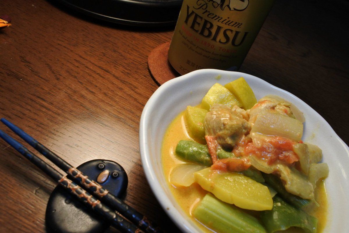 Shin_DSW's tweet photo. #金曜日は我が家もカレーの日
野菜がたくさん
#チキン の #スパイスカレー
真っ黄色〜
やっと、いつもの #カメラ で撮った #写真
#スマホ を替えてから写真の取り込みが出来ずに、半年近くスマホカメラでした
#海自カレー
#カレー曜日
#エビス
#Nikon
#1J5 https://t.co/OvkGk0xmnr