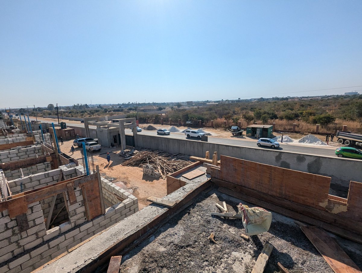 BisankaKing's tweet photo. 📍📍📍
Somewhere in Lilayi on Friday afternoon on Site.

#Eng.#KingBisanka
#TheProjectManager
#TheSmartStructuralEngineer
#TheWalkingMall https://t.co/4dQH7zp8yg