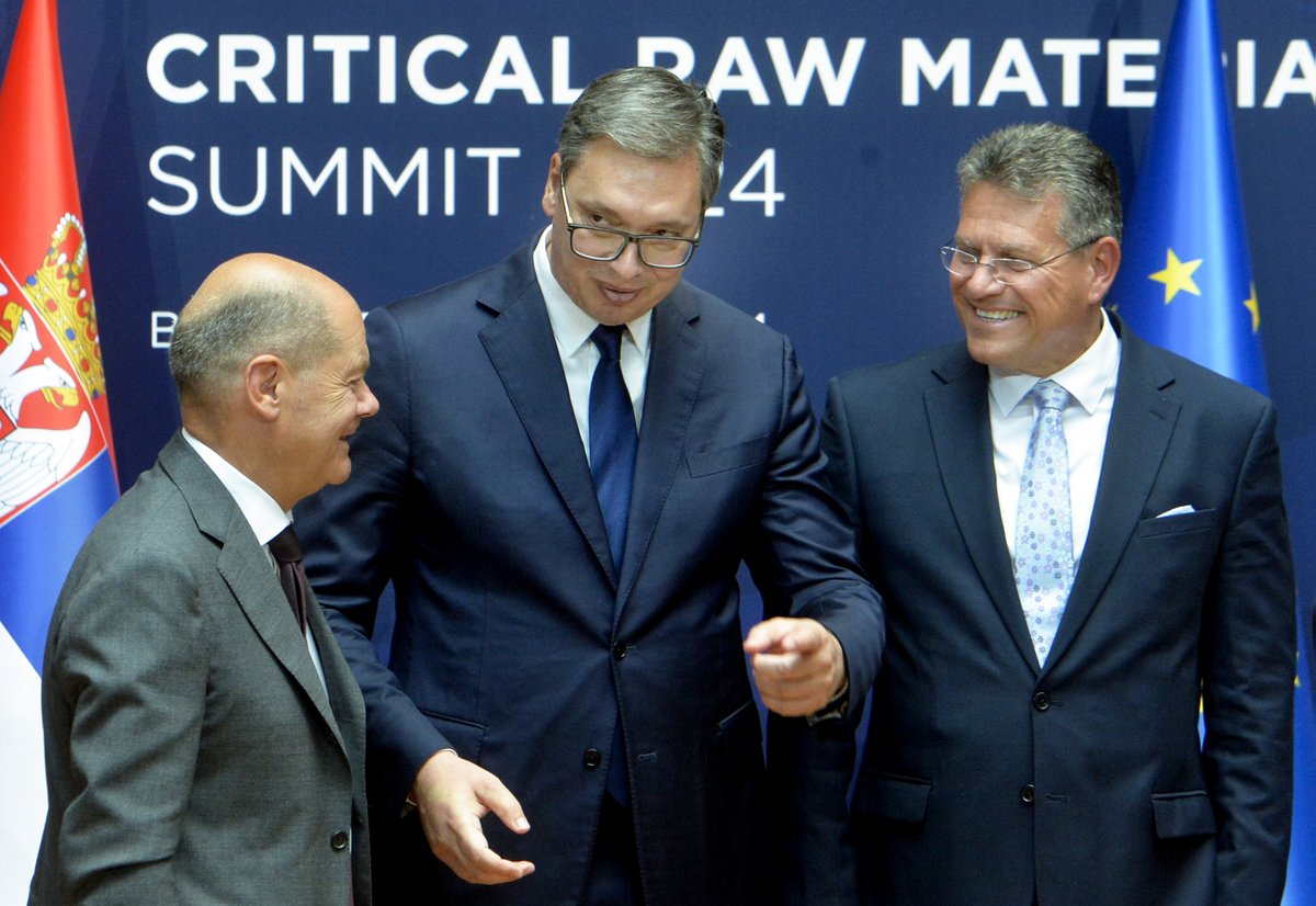 sns_srbija's tweet photo. Председник Републике Србије Александар #Vucic @avucic изјавио је да је поносан на оно што је данас започето у Србији, да то значи велику прекретницу и промену, као и да се све ради транспарентно и да се ништа неће крити од људи. https://t.co/COVwAoSs8S https://t.co/ikoAwwL4KB