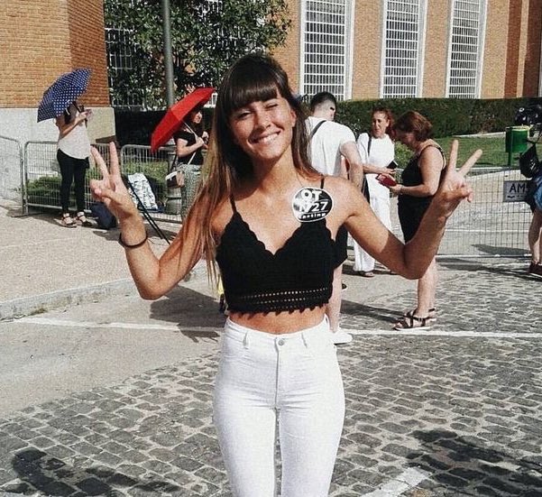 dearaitana_'s tweet photo. cómo la conocí                            aún sigo aquí https://t.co/GZLRb6v254
