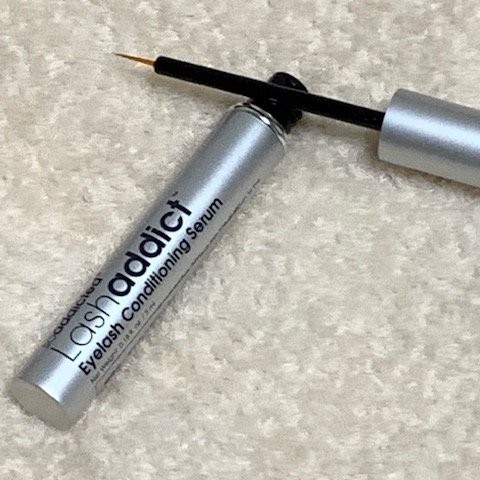 yukikei924710's tweet photo. 「ラッシュアディクト アイラッシュ コンディショニング セラム アドバンス」買って使い続けて1か月。
まつ毛のキワに塗りやすい極細の筆先でつけやすく使用感はかなり気に入りました。
長さはどう変わったかなぁ~🤔
#soaddicted #三浦翔平 #ヨンア #まつげ美容液
https://t.co/J9v5LvZof4 https://t.co/O4SKNuL239
