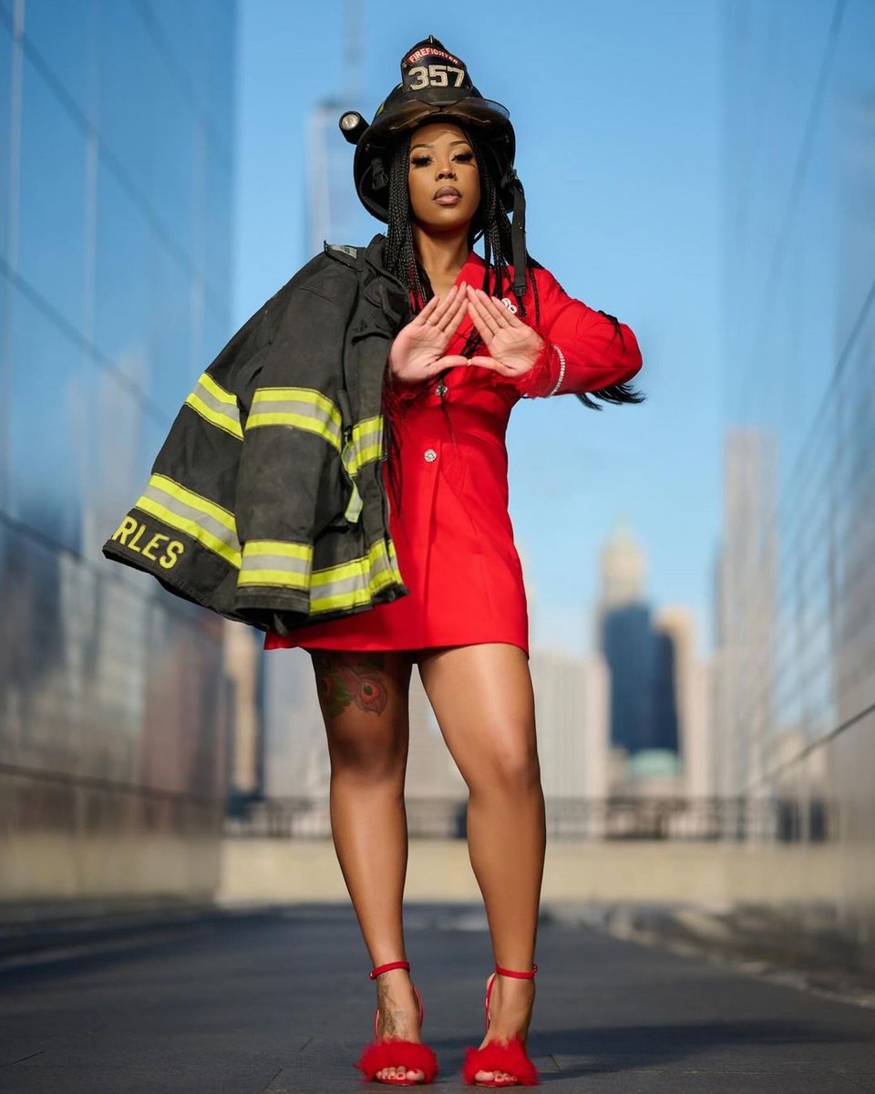 watchtheyard's tweet photo. Some women are lost in the fire &amp; some are built from it. 🔥👩🏾‍🚒🔺🐘

Shout out to this soror of Delta Sigma Theta!

@luckthagod
📷: @nesbitdigital https://t.co/GL2FBZnsld