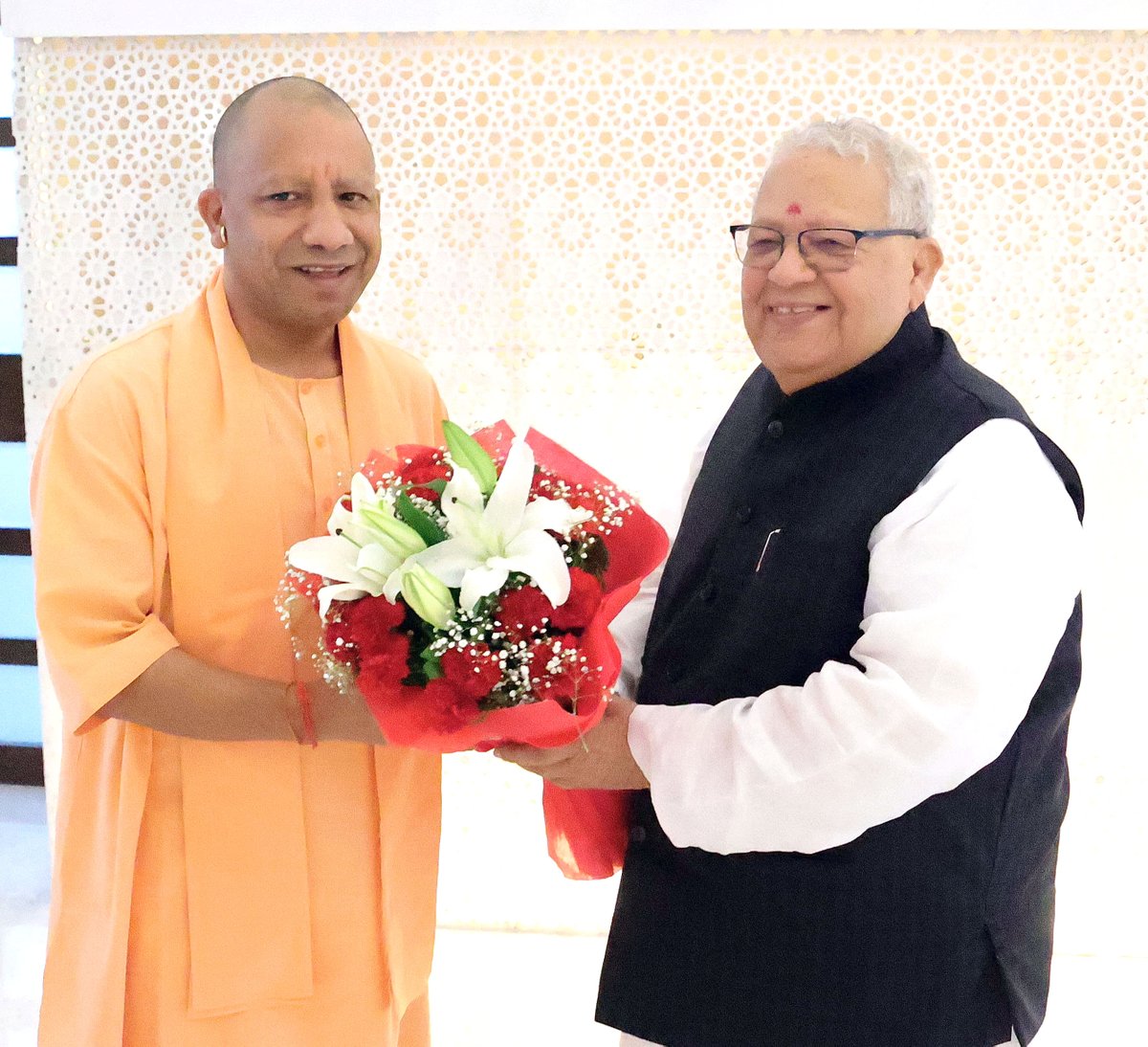 myogioffice's tweet photo. राजस्थान के माननीय राज्यपाल श्री कलराज मिश्र जी से आज मुख्यमंत्री श्री @myogiadityanath जी महाराज ने लखनऊ स्थित अपने सरकारी आवास पर शिष्टाचार भेंट की।

@KalrajMishra https://t.co/S6l1YiFr29