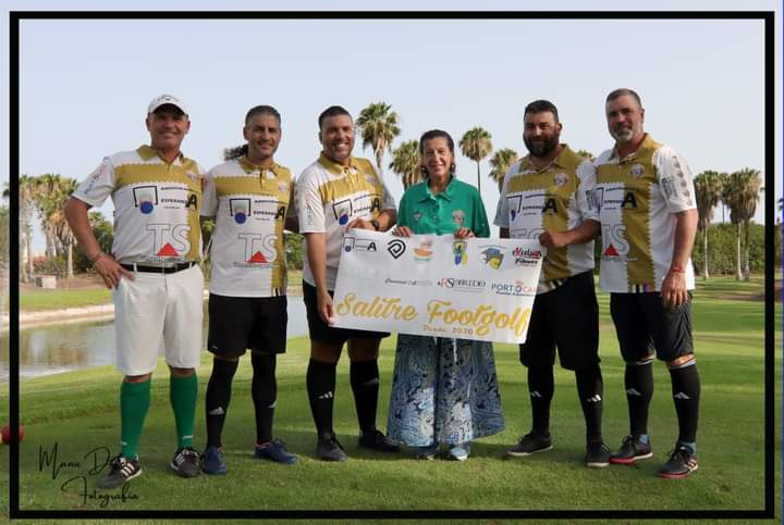 <a href="/MilaLuisBrito/">Milagros Luis Brito</a>  ya es una ensalitrada más!!!⚽⛳ En este momento es cuando le hicimos entrega de la camisa edición especial.
<a href="/FootgolfSalitre/">ՏᗩᒪITᖇᗴ ᖴOOTᘜOᒪᖴ 👟⚽⛳</a>  <a href="/CanariasFG/">Canarias FootGolf</a> <a href="/golflospalos/">Golf Los Palos</a>