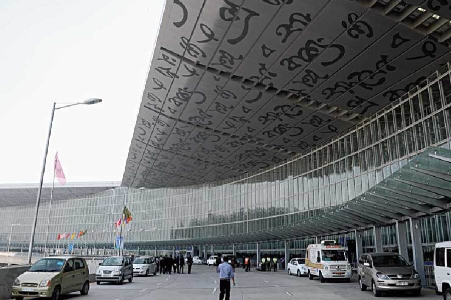ttindia's tweet photo. IT outage hits operations in Calcutta airport, at least 25 flights cancelled
#microsoft #windowsoutage #calcuttaairport
https://t.co/IQbvlaOJN1 https://t.co/VYiff8GVM2