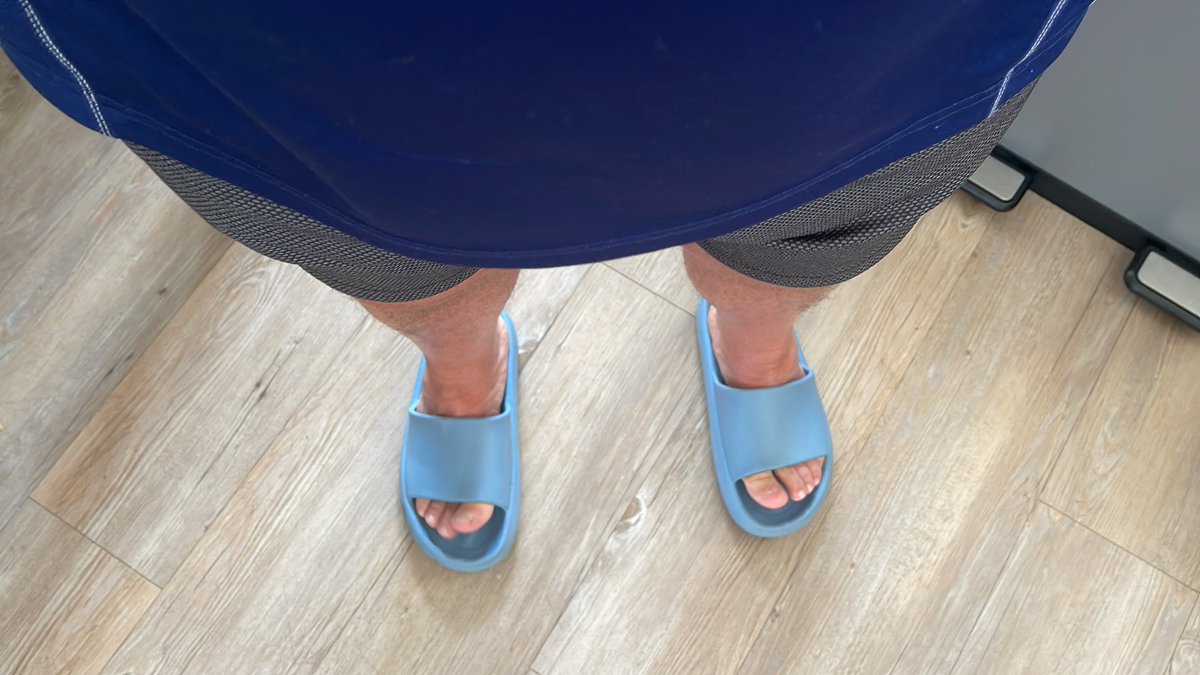 gaz710's tweet photo. Come as you are for @MattLafff wedding today. Woop woop flip flops and shorts. https://t.co/vPtUZhydnA