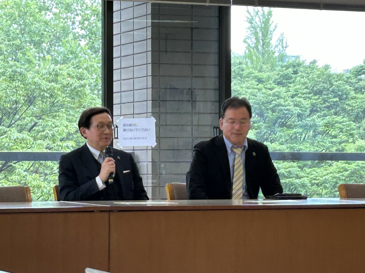 yoshio_0707's tweet image. 【2024.7.19】会派室前の #スズメバチ🐝を横目に…今日は、早朝の ＃JSMC 呉社長との意見交換にはじまり、会派総会、そして月例の ＃宮城県議会常任委員会 。その後は宿泊税に関わる自民会派内の意見交換。次いで ＃全国介護事業者連盟 からの要望及び意見交換。夕方は #宮城県自治会連合会 との懇談会