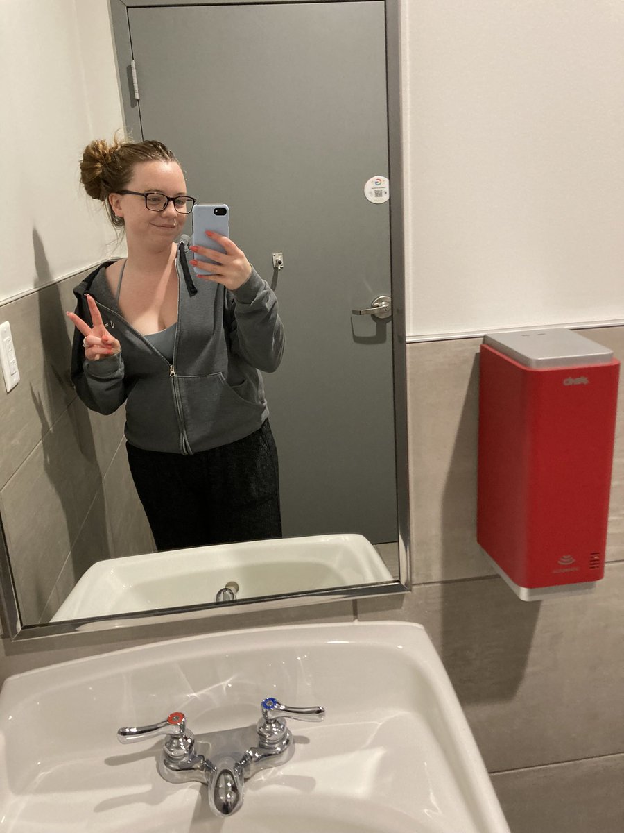 TayjSmiles's tweet photo. Work outfits have been looking a little different recently! Especially now that I’ve been #downbadcryingatthegym https://t.co/yeY0o3Vzkt