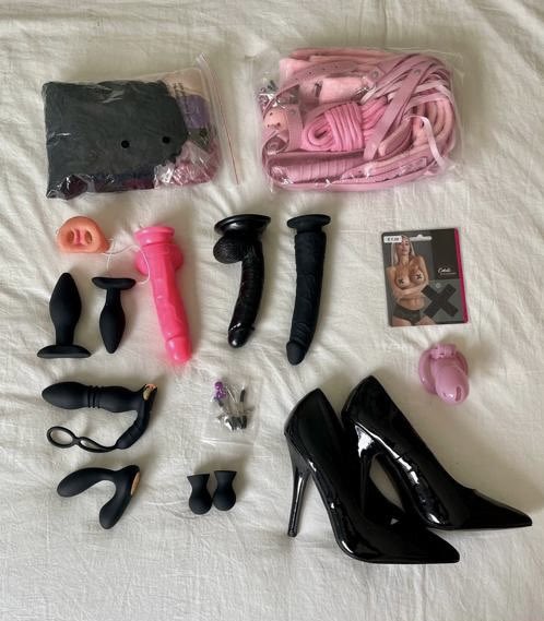 avagoddess008's tweet photo. How may I be of assistance?  👠 
#findom #femdom #worship #slave #punish #pain #feet #dominatrix #paypig #pig #Mistress #naughty #nurse #latex https://t.co/4avftJtLOw