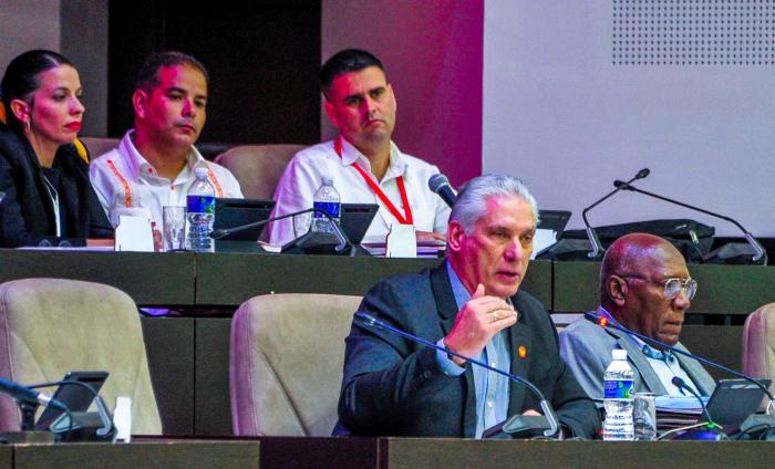 Marta97656815's tweet photo. #Cuba Urge modernizar el Comercio Interior y mejorar la calidad de los servicios 
El Jefe de Estado insistió en distribuir con justicia social las riquezas que seamos capaces de producir
#YoSigoAMíPresidente #CiegoDeÁvila https://t.co/LTbODJiQyL