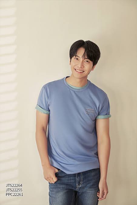 lsg__87's tweet photo. 🫣🫣 wts lfb 
Parkland Seunggi t-shirt. Direct from KR

Used 1-2x only since malaki siya 😅
Size 95 (medium menswear)

₱350 each 
₱600 if getting both

#leeseunggi #airen kpop pasabuy parkland https://t.co/CVEHdpzSpc