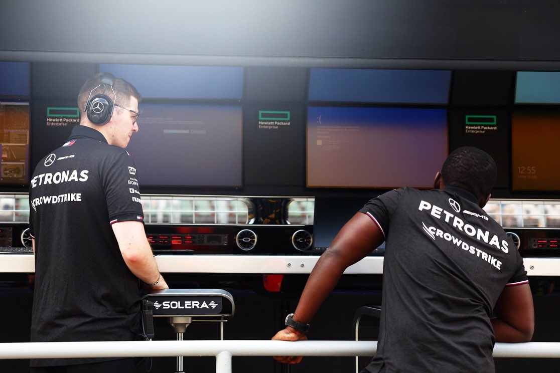 ayanohere's tweet image. Mercedes having to fix all their computers 😭😭😭 
#miCROPe2024 #Mircosoft #F1 #HungarianGP