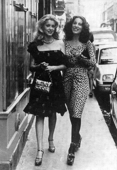 hiddenliburua's tweet photo. Catherine Deneuve et Bernadette Lafont, v. 1975.
(photo qui de droit) https://t.co/SdVNeINsQ7