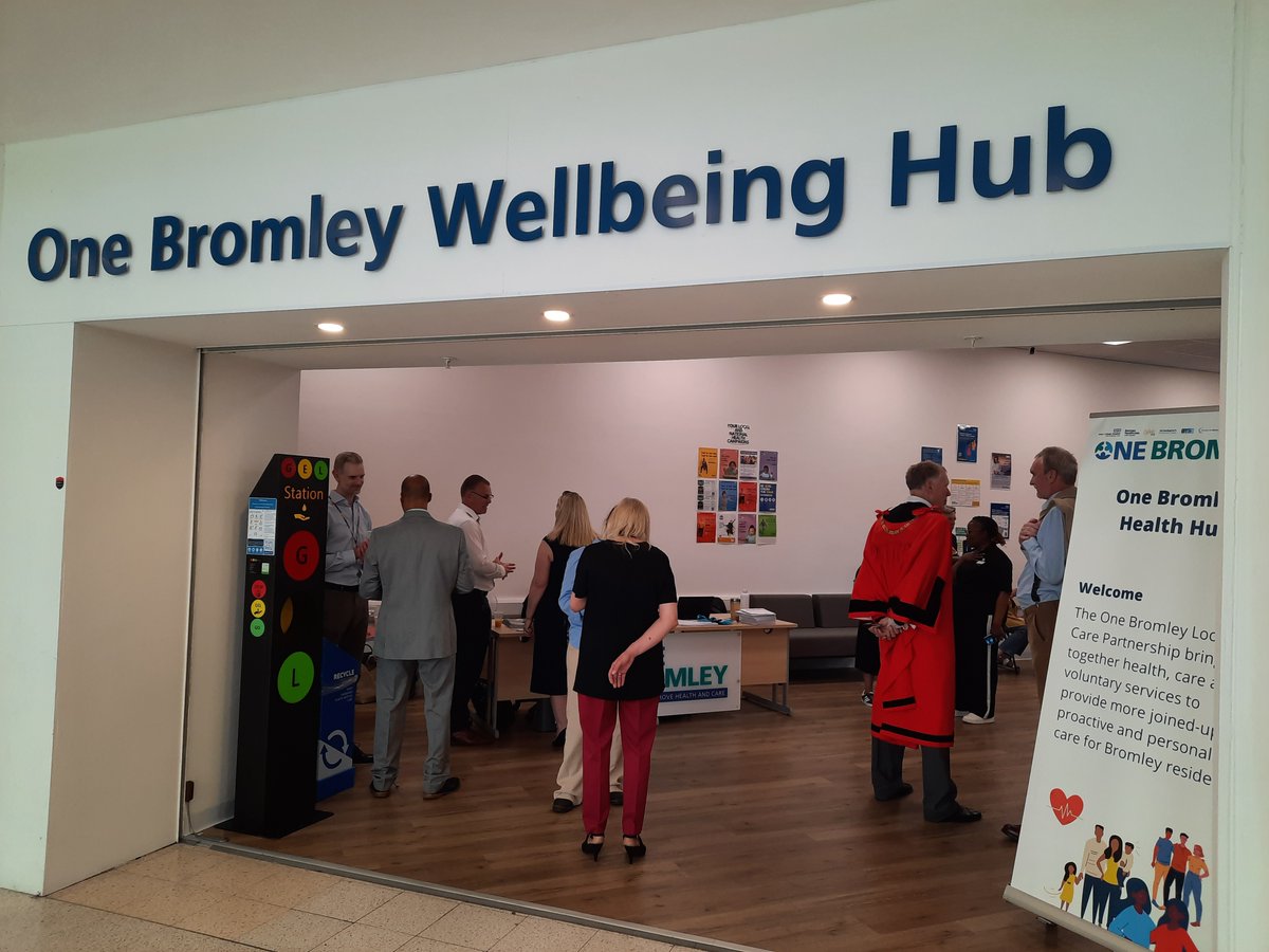 Lovely celebration opening of the new <a href="/OneBromley/">One Bromley</a> Health and Wellbeing Hub <a href="/TheGladesBrom/">The Glades, Bromley</a> just now

Great partnership delivering health &amp; wellbeing services for #Bromley residents

More on the hub &amp; services on offer here: bromleywell.org.uk/news/bromley-w…