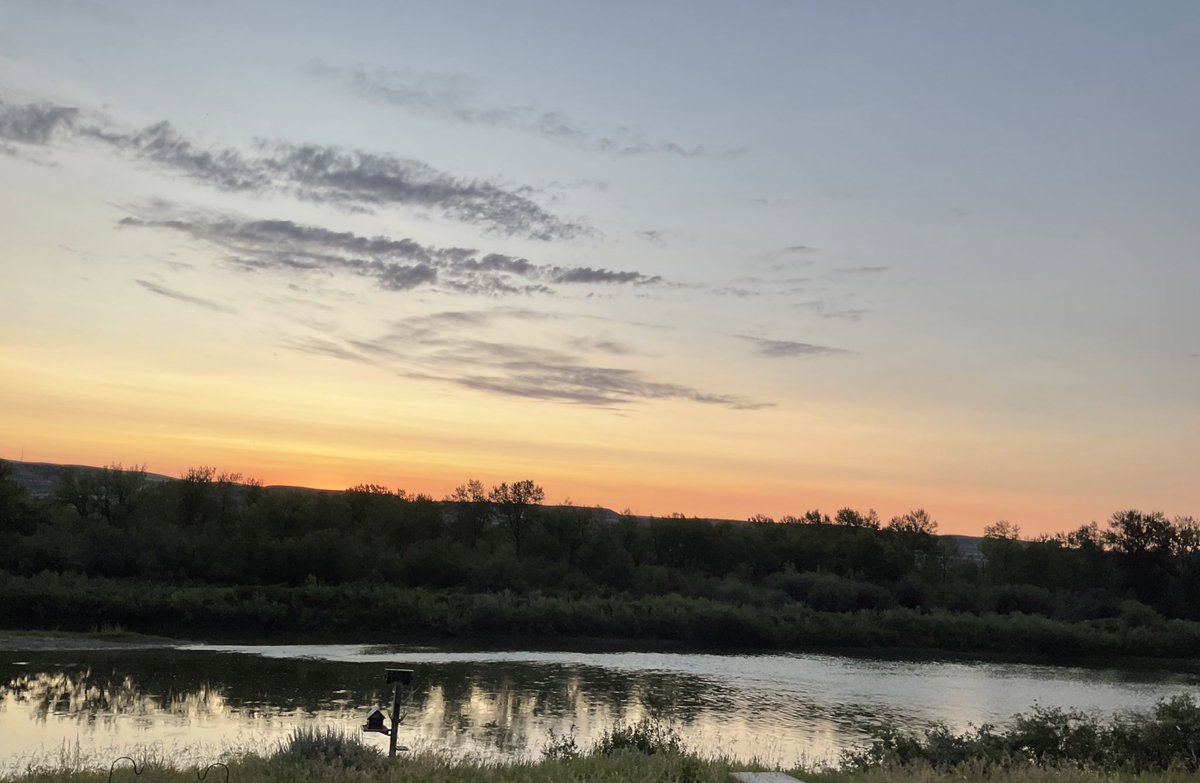DSolberg's tweet photo. Travelling is fun but there really is no place like home ❤️ #paradise #reddeerriver #badlands https://t.co/Vl6vIdLEnV