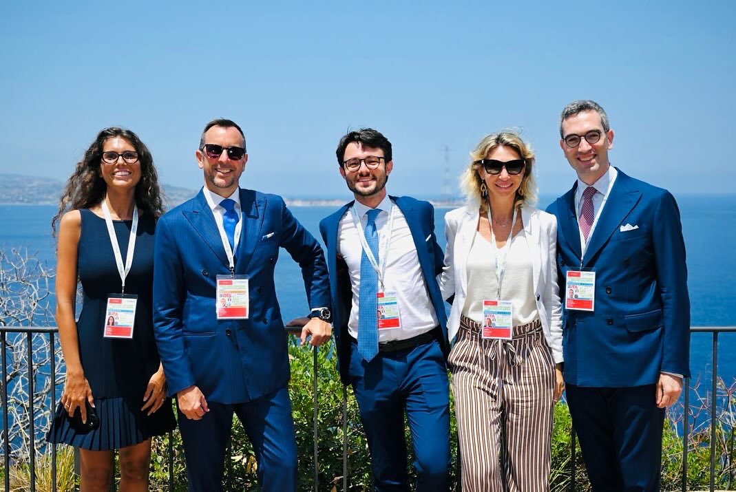JCupellini's tweet photo. #G7 Commercio | Tanto caldo, tanti imprevisti, ma sempre col sorriso. 

#Team #Diplomacy https://t.co/E8J0faYA64
