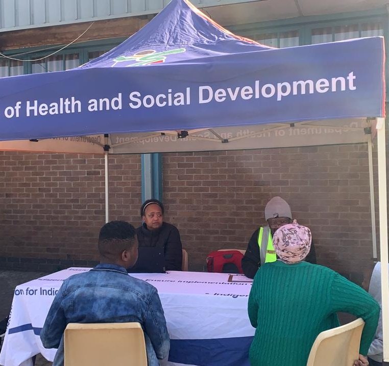 City_Ekurhuleni's tweet photo. 🔺The J D Thomas Hall is buzzing with community members taking advantage of today's #ServiceDeliveryOpenDay
✅ Exchange your damaged wheelie bins
✅Get assistance from SASSA & Home Affairs on your queries
✅️Indigent registration
✅️Account queries
And MORE!
#CoeWorks https://t.co/ojTyRwpOin