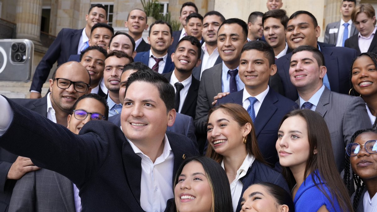 soyconservador's tweet photo. ¡Iniciamos  nuestro Encuentro  Nacional de coordinadores de NuevasGeneraciones #ColombiaEnOrden! 
Gracias a los más de 60 jóvenes 💪🏼 que desde hoy asumen la responsabilidad de liderar las causas del Partido Conservador en todas las regiones de Colombia 🇨🇴. 
#másjóvenesquenunca https://t.co/oMZJvGje81