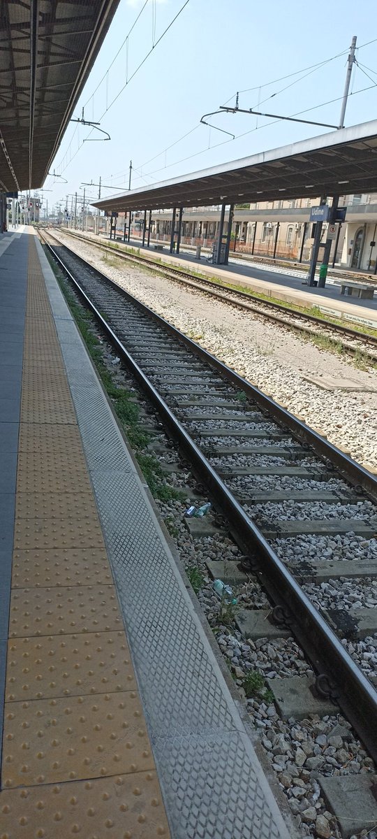 Seba77elx's tweet photo. #partire
Con oggi iniziano le agognate vacanze o ferie. 
Un lungo viaggio verso la terra del sole abbracciata dal vulcano 🌋☀️ https://t.co/hyMGQ61cOl