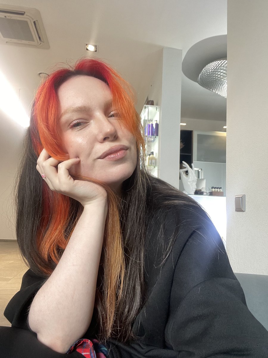 Happy Friday 🧡