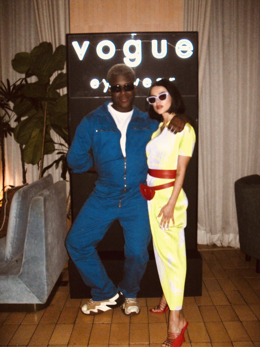 _silvestrelucas's tweet image. e a noite minha amiga @manugavassi me chamou pra jantar com ela e celebrar a coleção dela com Vogue Eyewear foi um tudoooo rimos tanto