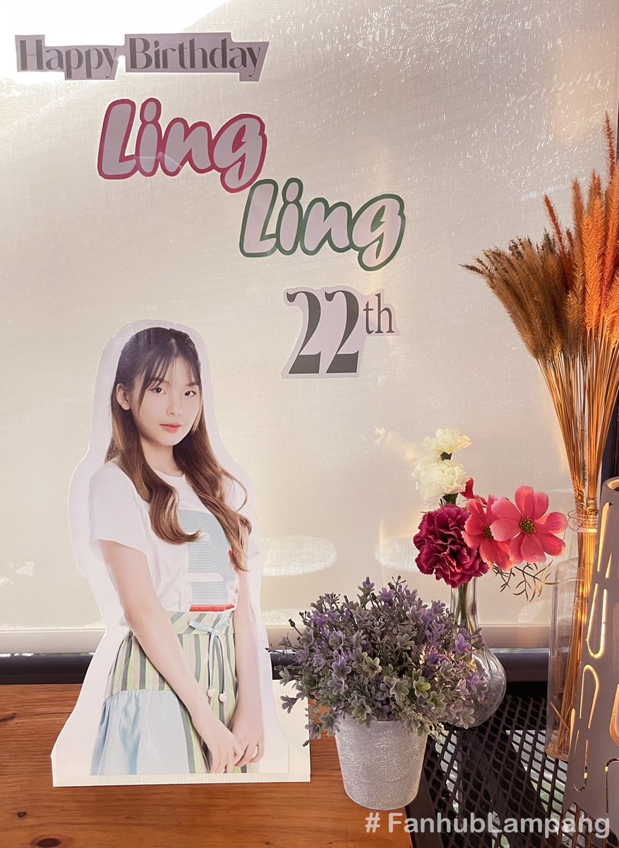 fanhublampang's tweet photo. #HappyBirthDayProject น้อง #LinglingCGM48 
MiniGallery โดย #FanHubLampang จัดที่ @LongTimeLampang  #ลำปาง ต้อนรับการเป็นสมาชิก #CGM48 ของน้องหลิงหลิงเลย  FCลำปางและใกล้เคียงแวะมาชมกันได้วันนี้ถึง 28กค.เลยนะครับ 🎂🎉🎁

#LingLing22ndHappyDay
#CGM483rdGen
#FanhubLampang https://t.co/BsPMOp9fVN