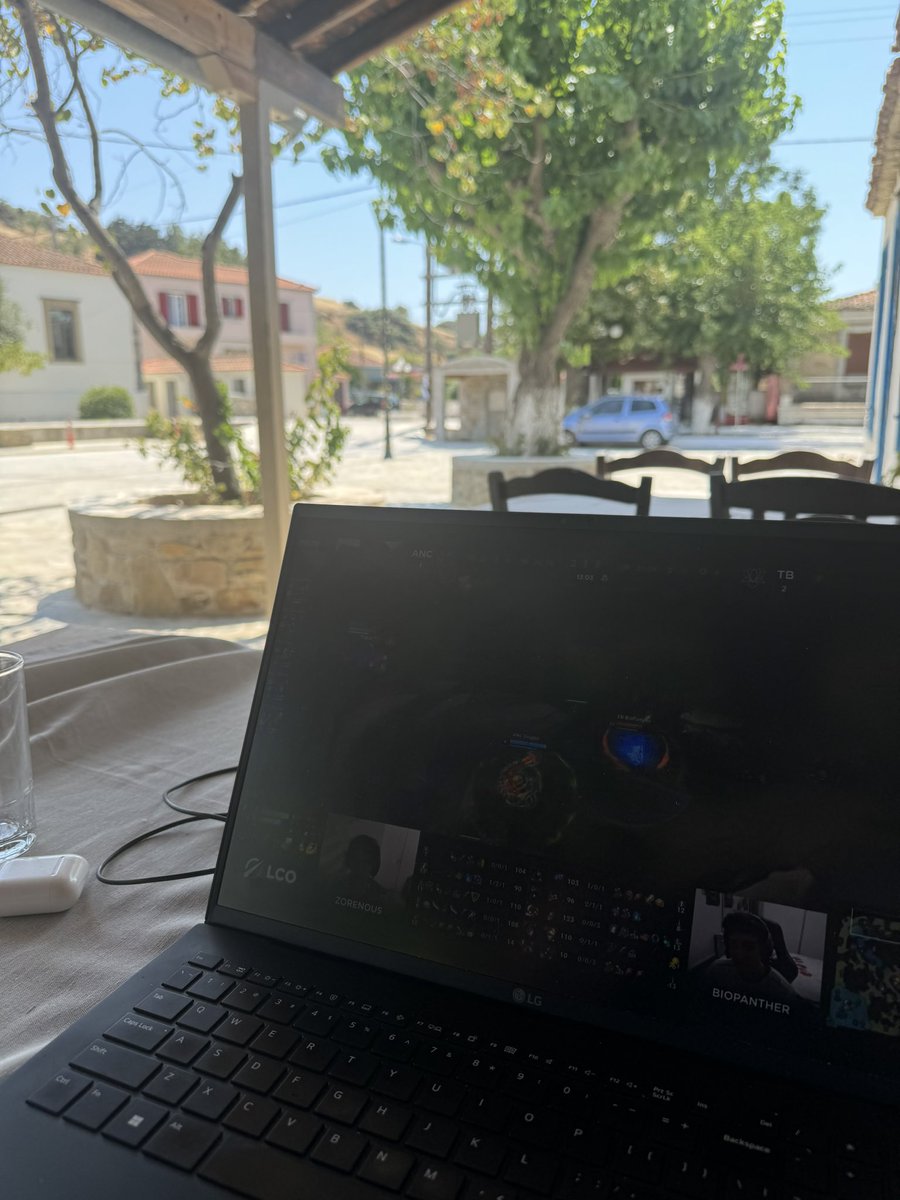 LCO at the local cafe in my village in Greece #TBWIN <a href="/LCO/">LCO</a> <a href="/TeamBliss_ES/">Team Bliss</a>