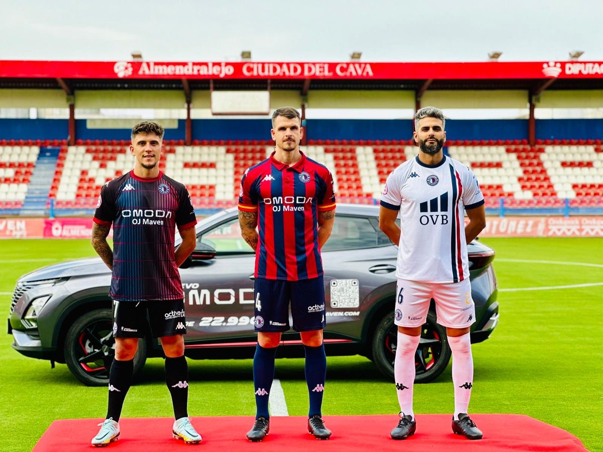 CDExt1924's tweet photo. 🎶 Cuando te vi, supe que iba a pasar

😳 Me prometí que no me iba a enamorar (spoiler: sí me enamoré)

😍 ¡Las queremos todas! ¡Hazte con tu armadura y luce tu nueva piel esta temporada!

#PasiónCentenaria @doblek2014 https://t.co/rkcEDL5SE1