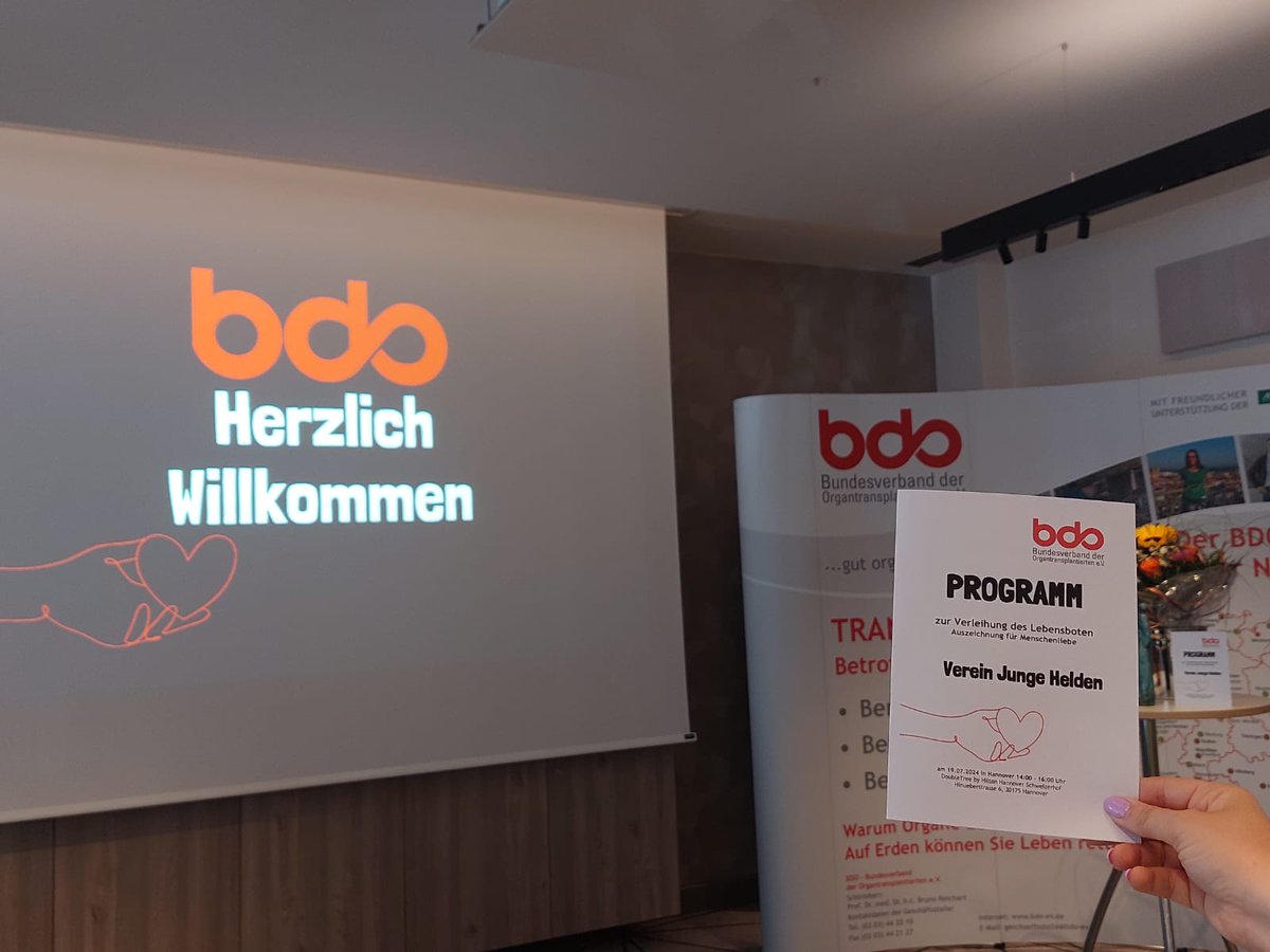 Organspende (@organspendebzga) on Twitter photo Heute verleiht der Bundesverbandes der Organtransplantierten e.V. (BDO) den „Lebensboten“!
Die Auszeichnung für das außergewöhnliche Engagement für die Organspende wird dem Verein <a href="/junge_helden/">Junge Helden e.V.</a> verliehen.
#BZgA #Organspende #OptInk Heute verleiht der Bundesverbandes der Organtransplantierten e.V. (BDO) den „Lebensboten“!
Die Auszeichnung für das außergewöhnliche Engagement für die Organspende wird dem Verein <a href="/junge_helden/">Junge Helden e.V.</a> verliehen.
#BZgA #Organspende #OptInk