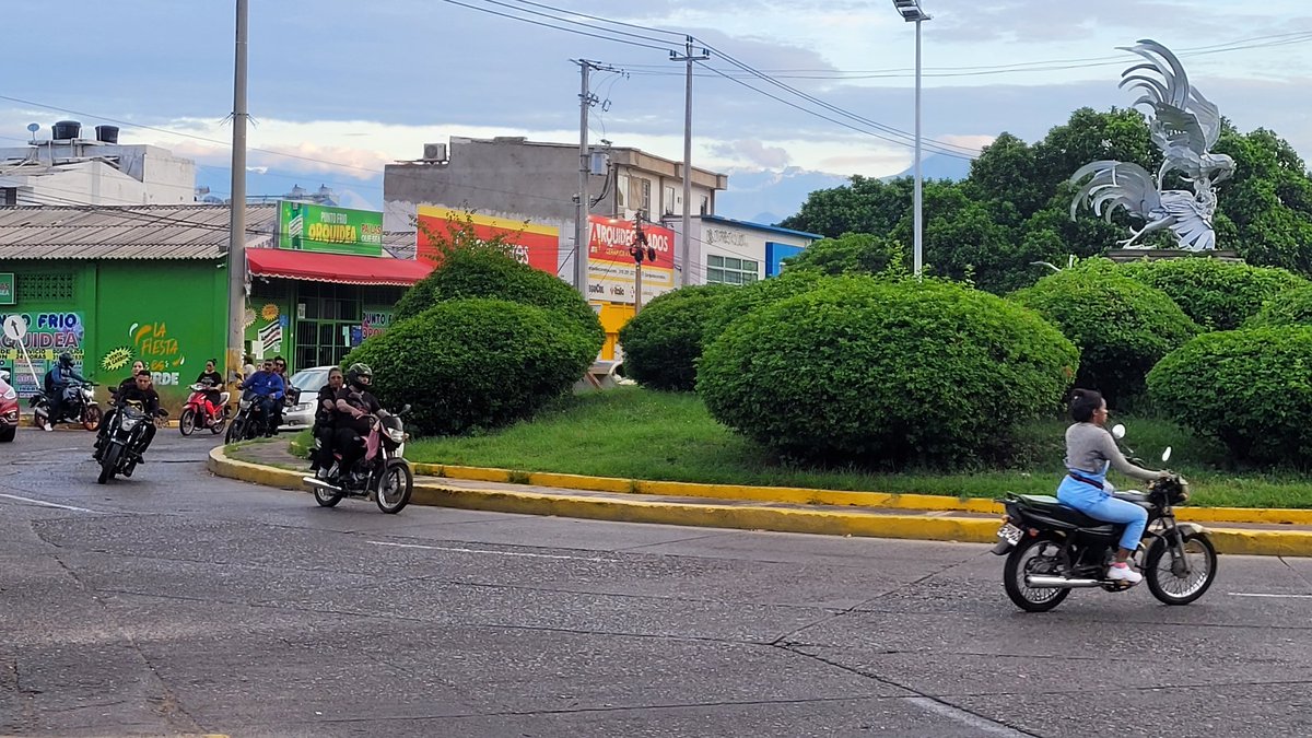 aralfa21's tweet photo. Ahora les causa asombro la pobreza en Valledupar, no es nuevo, solo que el golpe económico de la pandemia sacó a relucir los pésimos gobiernos que hemos afrontado; y esos que se quejan, son los mismos que gobernaron. https://t.co/EVe034Hy9O
