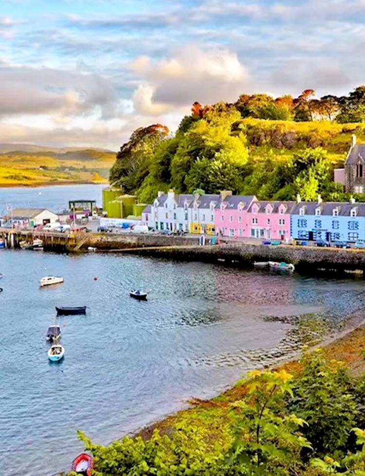 You can walk the island trails and breathe in the fresh air.#take a photograph🇬🇧