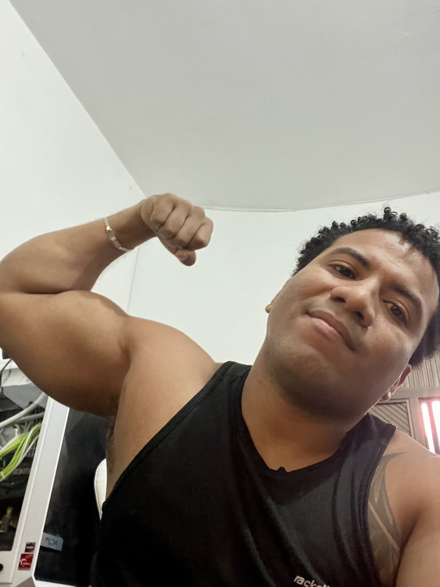 Medeygaming's tweet photo. Brazo de 45 cm??? https://t.co/FbkpI29hUl
